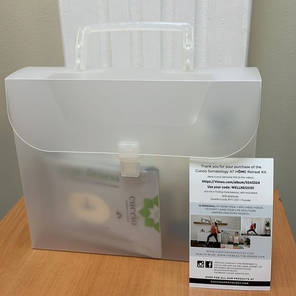 New Cuccio Somatology Yogahhh! At Home Wellness Retreat Kit!!🔥🔥🔥 - Picture 9 of 11